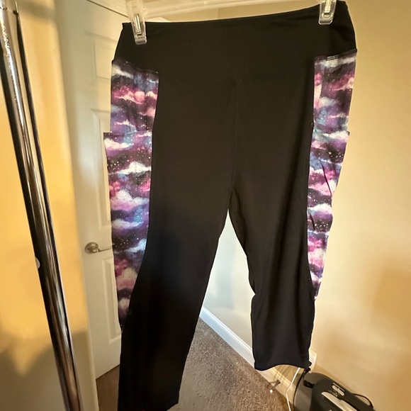 Gently Worn Active Leggings TC - Picture 2 of 4